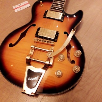 Электрогитара Gibson Les Paul Custom Shop Burn Bigsby China. С логотипом Gibson.. . фото 3