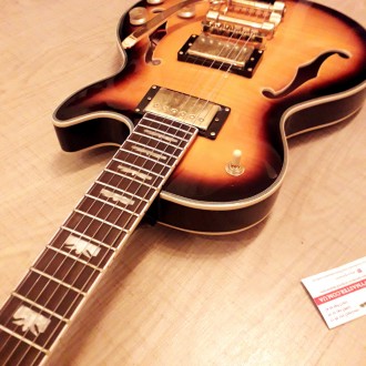 Электрогитара Gibson Les Paul Custom Shop Burn Bigsby China. С логотипом Gibson.. . фото 7