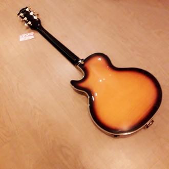 Електрогітара Gibson Les Paul Custom Shop Burn Bigsby China. З логотипом Gibson.. . фото 10