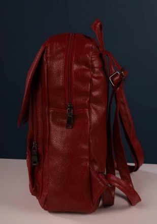 Рюкзак изготовлен из искусственной кожи, застегивается на молнию 
Рюкзак имеет о. . фото 4