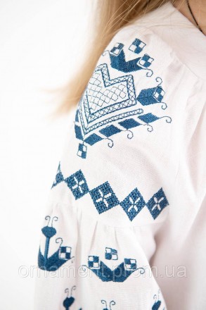 Лляна вишиванка для дівчинки біла із синім орнаментом.
Вишиванка білого кольору . . фото 6