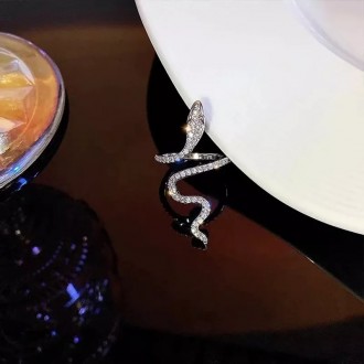 Женское кольцо бижутерия змея со стразами без размера
Материал: бижутерный сплав. . фото 6