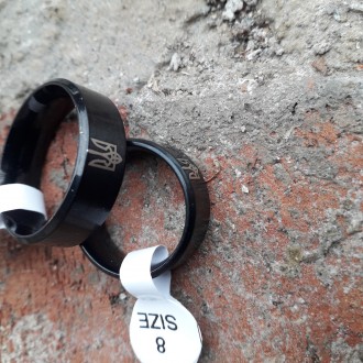 Мужское женское кольцо герб Украины черное размер 16-23 мм.
Металл: медецинская . . фото 7