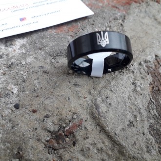 Мужское женское кольцо герб Украины черное размер 16-23 мм.
Металл: медецинская . . фото 8