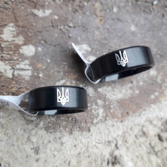 Мужское женское кольцо герб Украины черное размер 16-23 мм.
Металл: медецинская . . фото 3