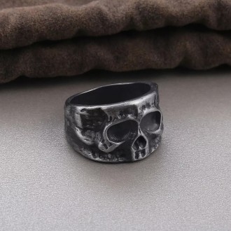 Мужское кольцо бижутерия череп винтаж размер 19-21 мм.
Материал: сплав.
Диаметр . . фото 4