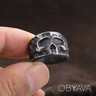 Мужское кольцо бижутерия череп винтаж размер 19-21 мм.
Материал: сплав.
Диаметр . . фото 1