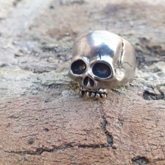 Мужское кольцо бижутерия череп з зубами размер 18-21 мм.
Материал: сплав.
Диамет. . фото 6