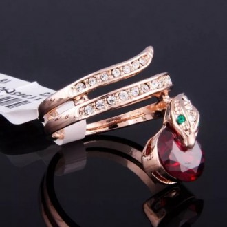 Женское кольцо бижутерия змея с камнем в паще размер 16-18.
Материал: бижутерный. . фото 4