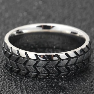 Мужское кольцо бижутерия шина покрышка размер 17-22.
Металл: медецинская сталь. . . фото 2
