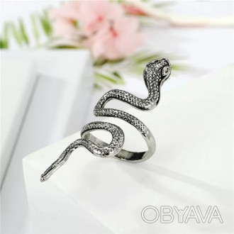 Женское кольцо бижутерия змея серая длинный хвост без размера.
Материал: бижутер. . фото 1