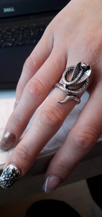 Женское кольцо бижутерия змея кобра без размера.
Материал: бижутерный сплав, нап. . фото 3