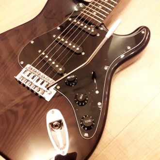 Электрогитара Fender Stratocaster Standard SSS Ясень China.
Гитара может быть в . . фото 6