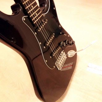 Электрогитара Fender Stratocaster Standard SSS Ясень China.
Гитара может быть в . . фото 9