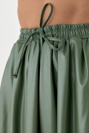 Для рабочих будней и праздников – стильную юбку из кожзама можно использовать ка. . фото 5