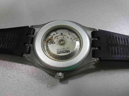 Цей годинник має металевий синій циферблат, обведений сріблом, з тисненням, схож. . фото 3