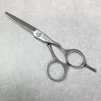 Ножиці Katachi K1155 Offset 5,5
Чудові ножиці для перукарні прямі. Вирізняються . . фото 5