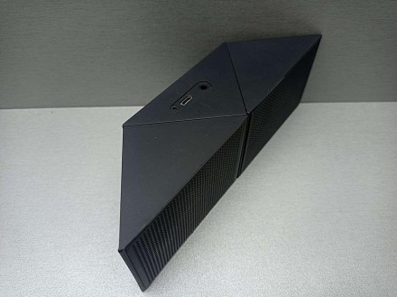 Носимая Bluetooth-колонка с микрофоном
Уникальная конструкция с вращающимся корп. . фото 4