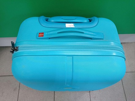 Пластиковый чемодан на 4-х колесах, оснащённый выдвижной ручкой на кнопочном фик. . фото 5
