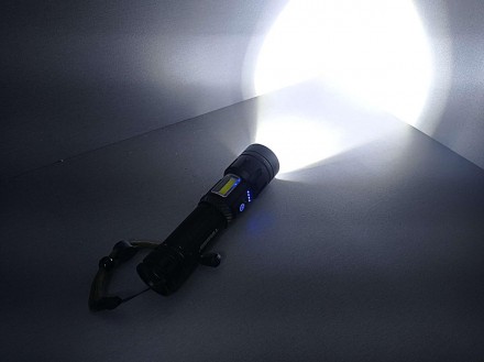 Мощный ручной фонарик, оснащенный 20-ваттной лампочкой, излучающей свет 1300 люм. . фото 7
