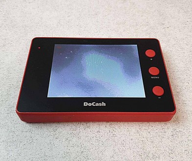 Портативний детектор валют Docash Micro попри свої розміри, співвимірені зі смар. . фото 3