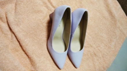Стильні жіночі туфлі (р.36-36.5), ніжно-бузкового кольору, каблук ромбоподібний,. . фото 6