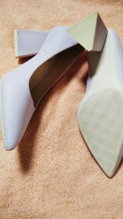 Стильні жіночі туфлі (р.36-36.5), ніжно-бузкового кольору, каблук ромбоподібний,. . фото 5
