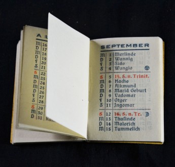 Карманный календарик 1937 г
Размер 5 х 3,5 см. . фото 3