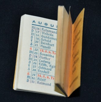 Карманный календарик 1937 г
Размер 5 х 3,5 см. . фото 4