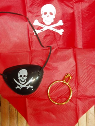  Набір пірата 3 предмети: бандана ЧЕРВОНА з черепом, наочник, сережка піратська . . фото 4
