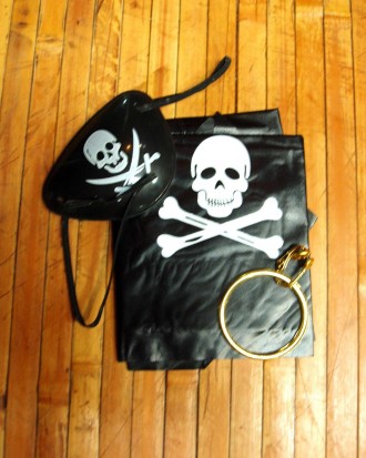  Набір пірата 3 предмети: бандана ЧОРНА з черепом, наочник, сережка піратська 
 . . фото 4