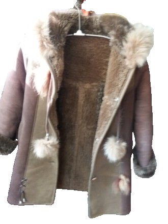 Натуральная нарядная дублёнка для девочки с тёплой подкладкой, с капюшоном, на п. . фото 2