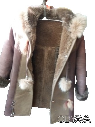 Натуральная нарядная дублёнка для девочки с тёплой подкладкой, с капюшоном, на п. . фото 1