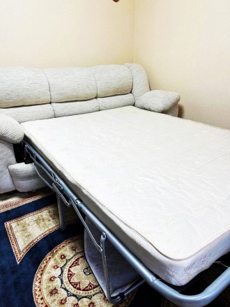 Комфортный диван с раскладным полуторным  спальным местом с ортопедическим матра. . фото 4