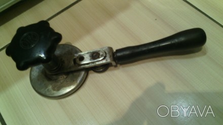 Ключ  для  закрывания  банок.Состояние  хорошее,Советское  качество,металл  толс. . фото 1