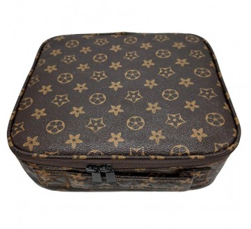 Бьюти-кейс в виде чемоданчика идеально подойдет как для мастеров, так и для путе. . фото 3