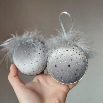 Новогодние шары на елку ручной работы серебристо серые, 2 шт
Новогодние шары на . . фото 2