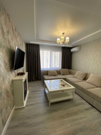 Продаю 3-кімнатну квартиру з якісним дизайнерським ремонтом та меблями в ЖК Міст. . фото 9