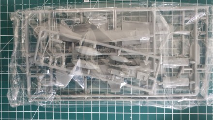 Збірна пластикова модель німецького винищувача Фокке-Вульф Fw190A-8  фірми HASEG. . фото 3