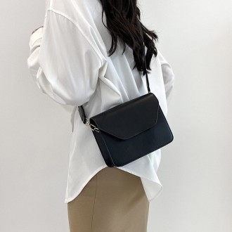 
ВИДЕООБЗОР
Женская классическая сумочка
Клатч на широком ремешке на одно отделе. . фото 5