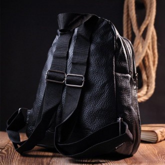 Жіночий стильний рюкзак на два відділення виготовлений з еко-шкіри в чорному кол. . фото 5