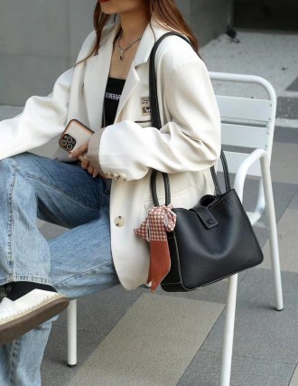 Жіноча стильна сумка з якісної натуральної шкіри з фактурною зернистою текстурою. . фото 3