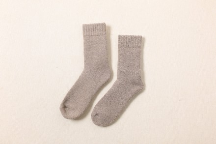 Теплі, однотонні шкарпетки
Розмір - універсальний, підходять на стопу від 37-го . . фото 2