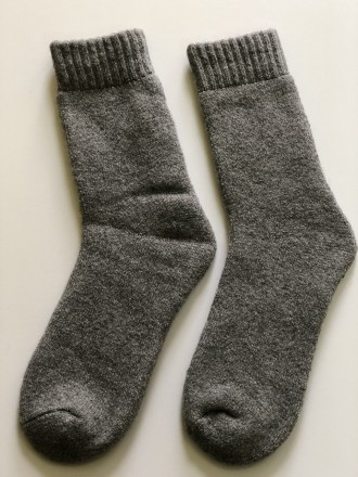 Теплі, однотонні шкарпетки
Розмір - універсальний, підходять на стопу від 37-го . . фото 3