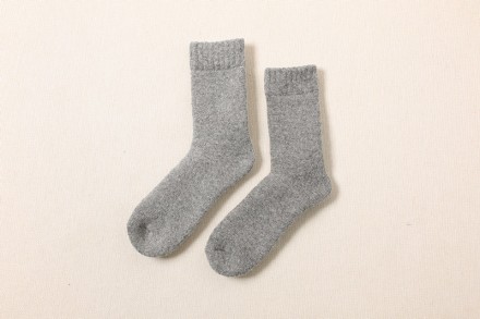 Теплі, однотонні шкарпетки
Розмір - універсальний, підходять на стопу від 37-го . . фото 2