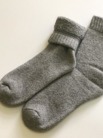 Теплі, однотонні шкарпетки
Розмір - універсальний, підходять на стопу від 37-го . . фото 4