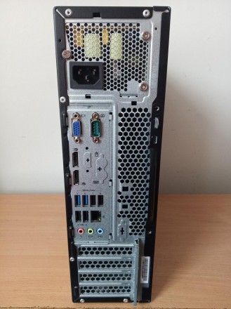 Компьютер Lenovo ThinkCentre M83 в корпусе стандарта SFF не смотря на свои компа. . фото 3