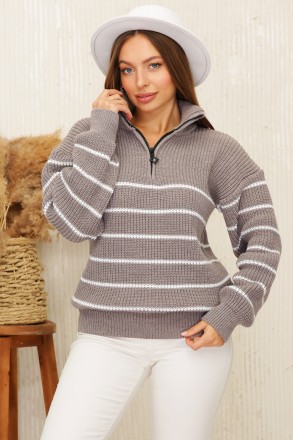 В'язаний жіночий светр.
Розмір універсальний 46-54.
Склад - 50% вовна 50% акрил.. . фото 2