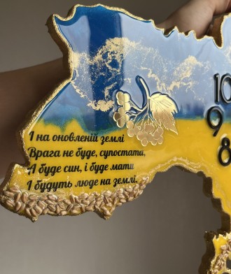 Настенные часы "Карта Украины" – это воплощение красоты эпоксидной смолы в сочет. . фото 3