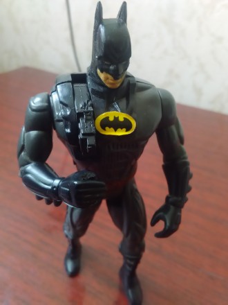 Продам игрушку-фигурку BATMAN + робот в подарок. BATMAN в отличном состоянии, к . . фото 7